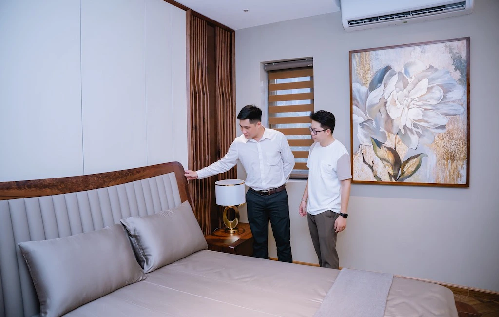 showroom nội thất gỗ óc chó LUX Design