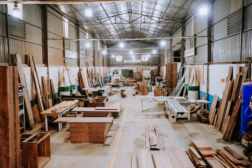 xưởng gỗ óc chó