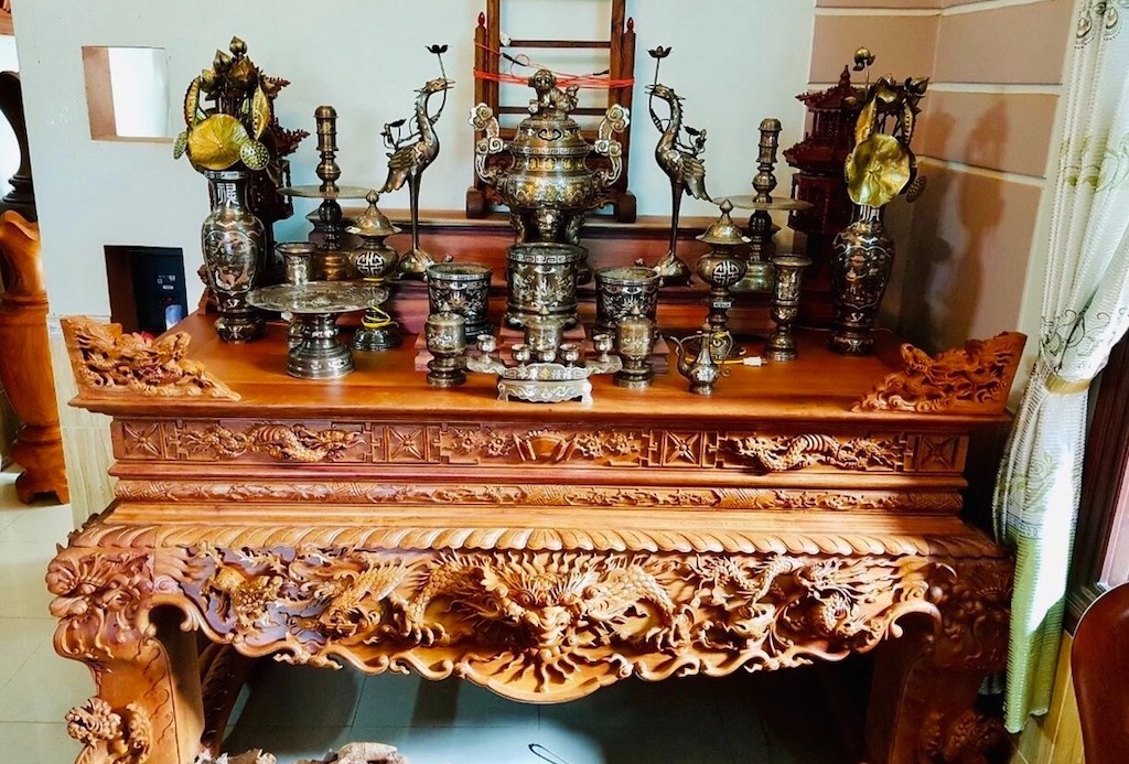 bàn thờ tam cấp