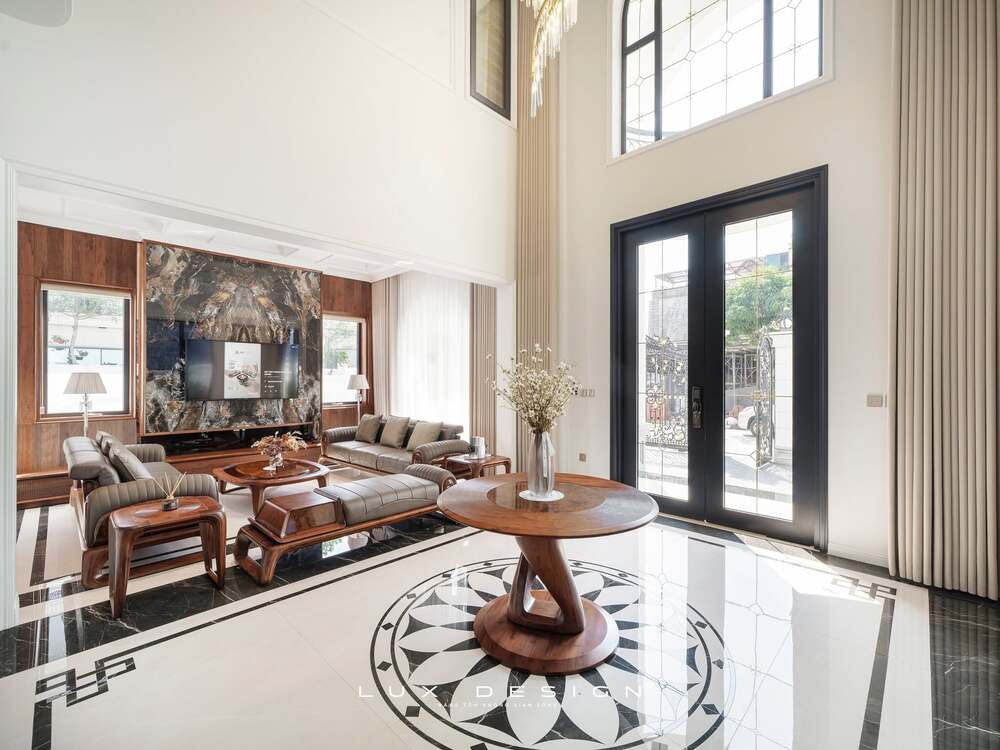 Đôn gỗ óc chó kết hợp với bàn trà và sofa khẳng định vị thế gia chủ
